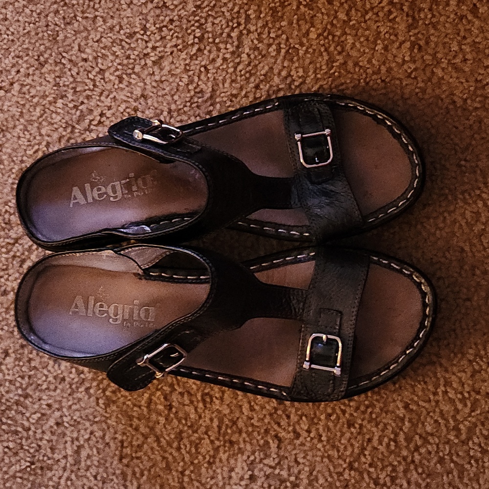 Alegria Wedge mules